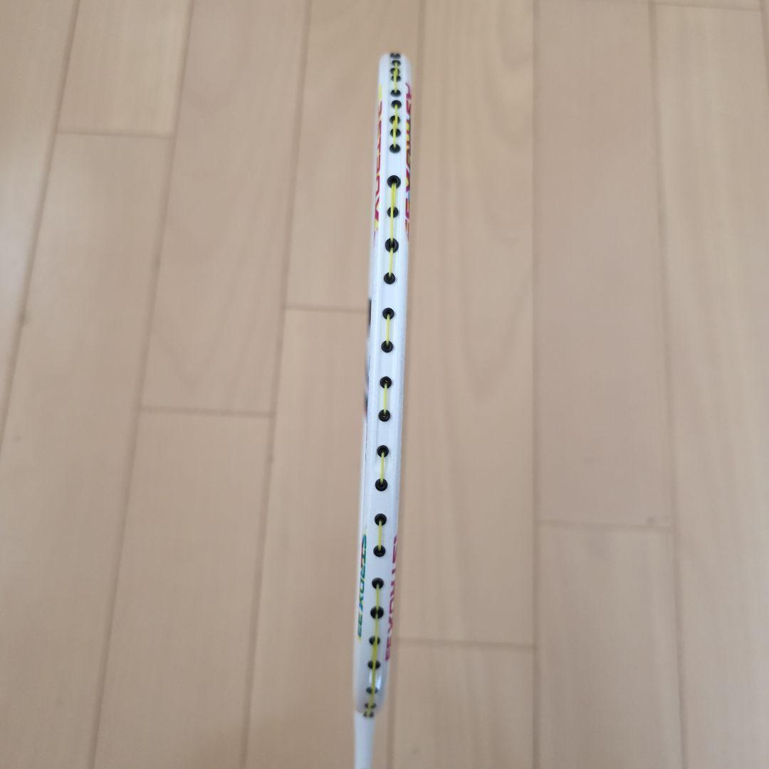 ASTROX 33 バドミントンラケット ホワイト