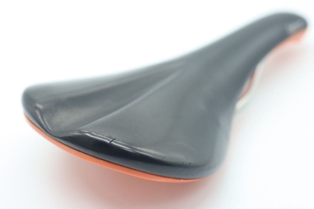 FABRIC Scoop Radius Race サドル ピスト ブルーラグ