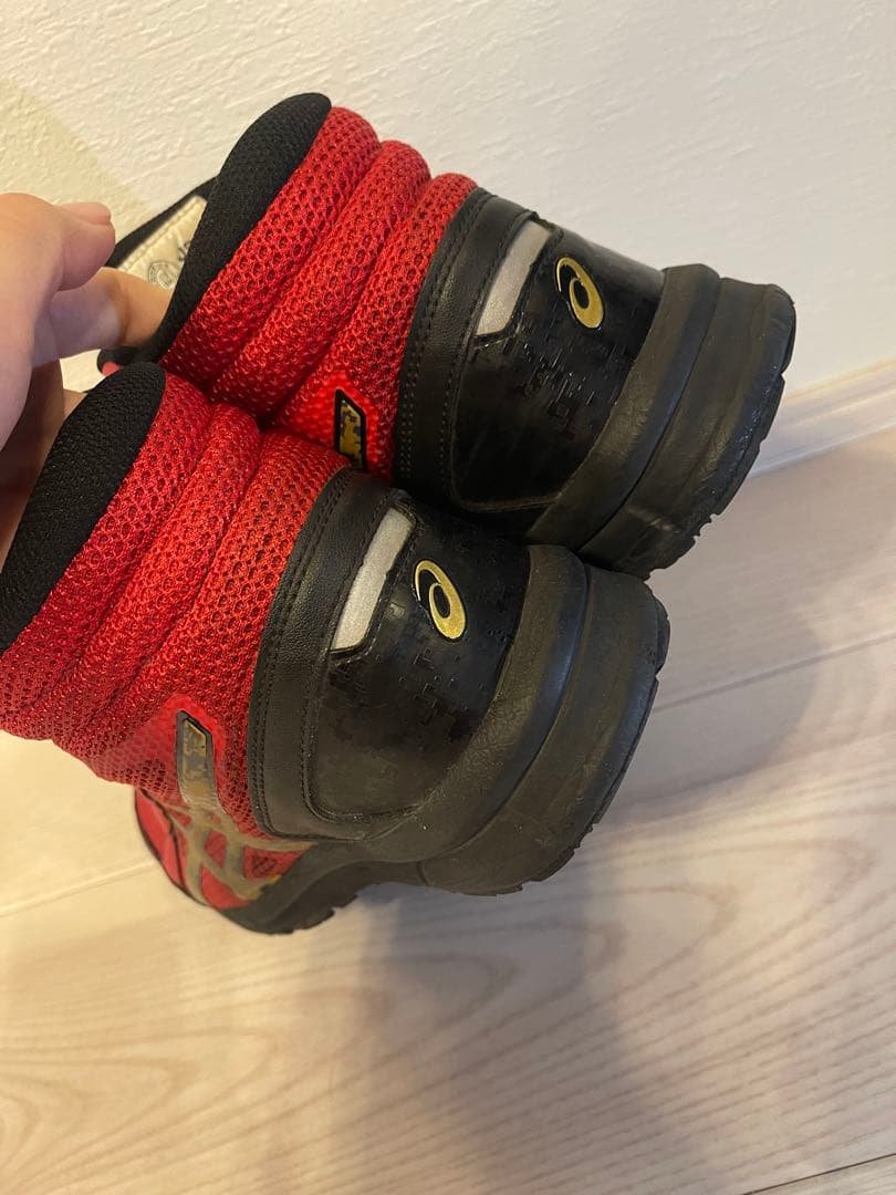 asics バスケットシューズ 赤黒 ハイカッット