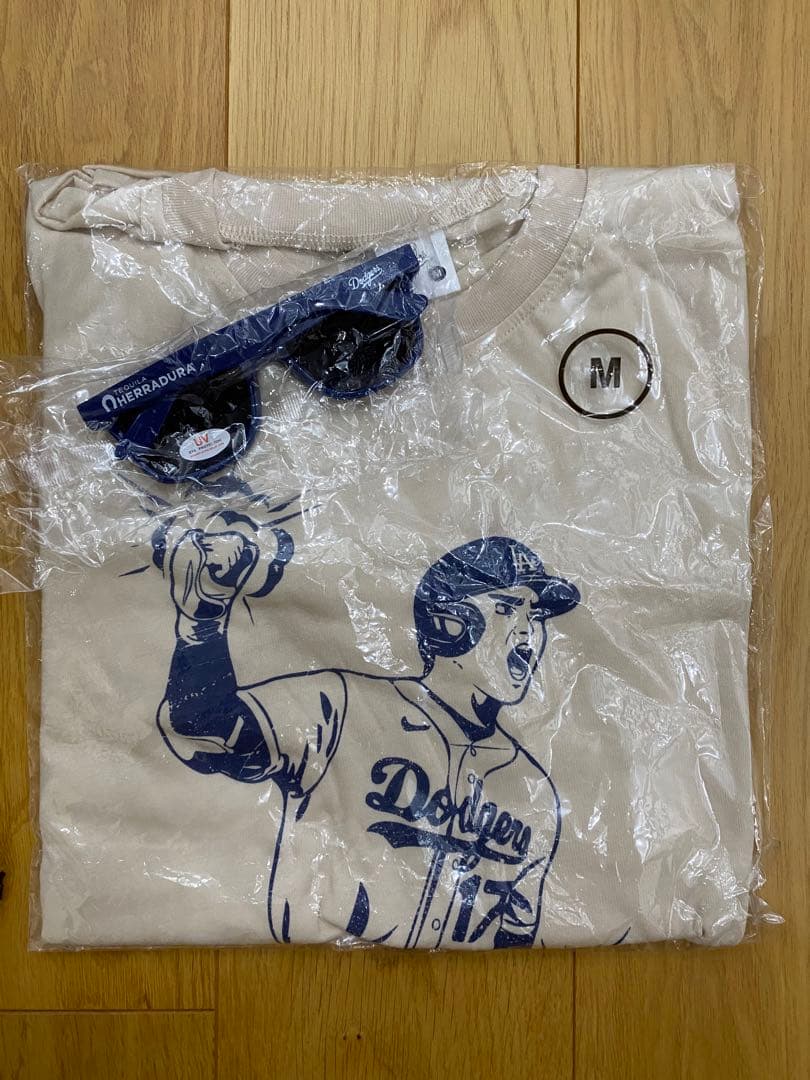 非売品＆おまけ付　大谷翔平ロサンゼルス・ドジャース Tシャツ＆サングラス
