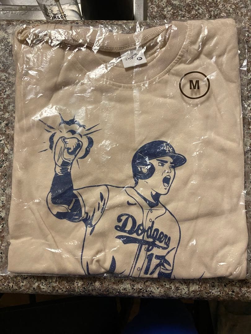 非売品＆おまけ付　大谷翔平ロサンゼルス・ドジャース Tシャツ＆サングラス