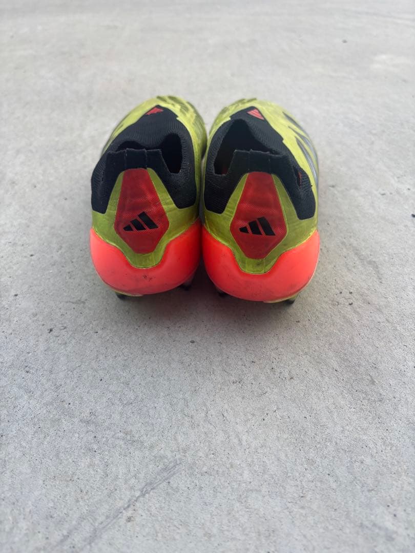 adidas Predator サッカースパイク