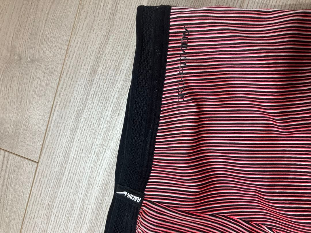 極美品　Nike トレーニングショーツ 赤黒ストライプ　サイズM