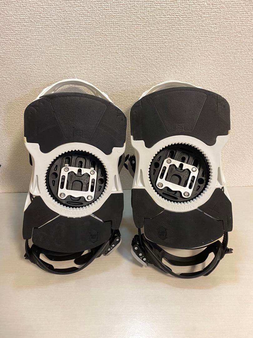 SALOMON　DISTRICT　ディストリクト　 M　白　23-24
