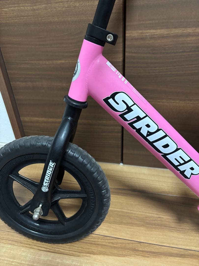 STRIDER バランスバイク ピンクセット　ヘルメット付き　カスタムサドル