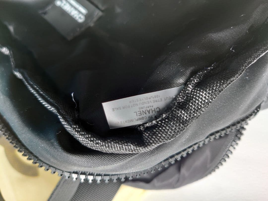 CHANEL　ノベルティ　ジッパー可愛いココマーク 　ブラックバッグ　チャーム付