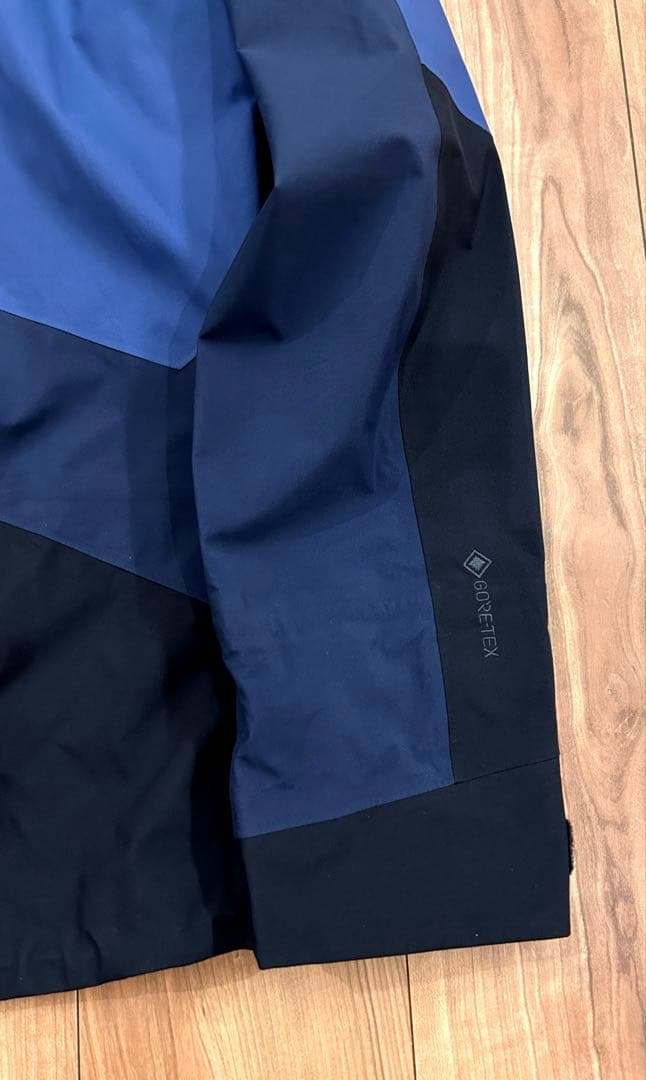 極美品　ピークパフォーマンス　スキースノーボジャケットGore-Tex Mサイズ
