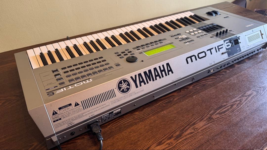 【Yamaha MOTIF 6】シンセサイザー 61鍵 中古美品