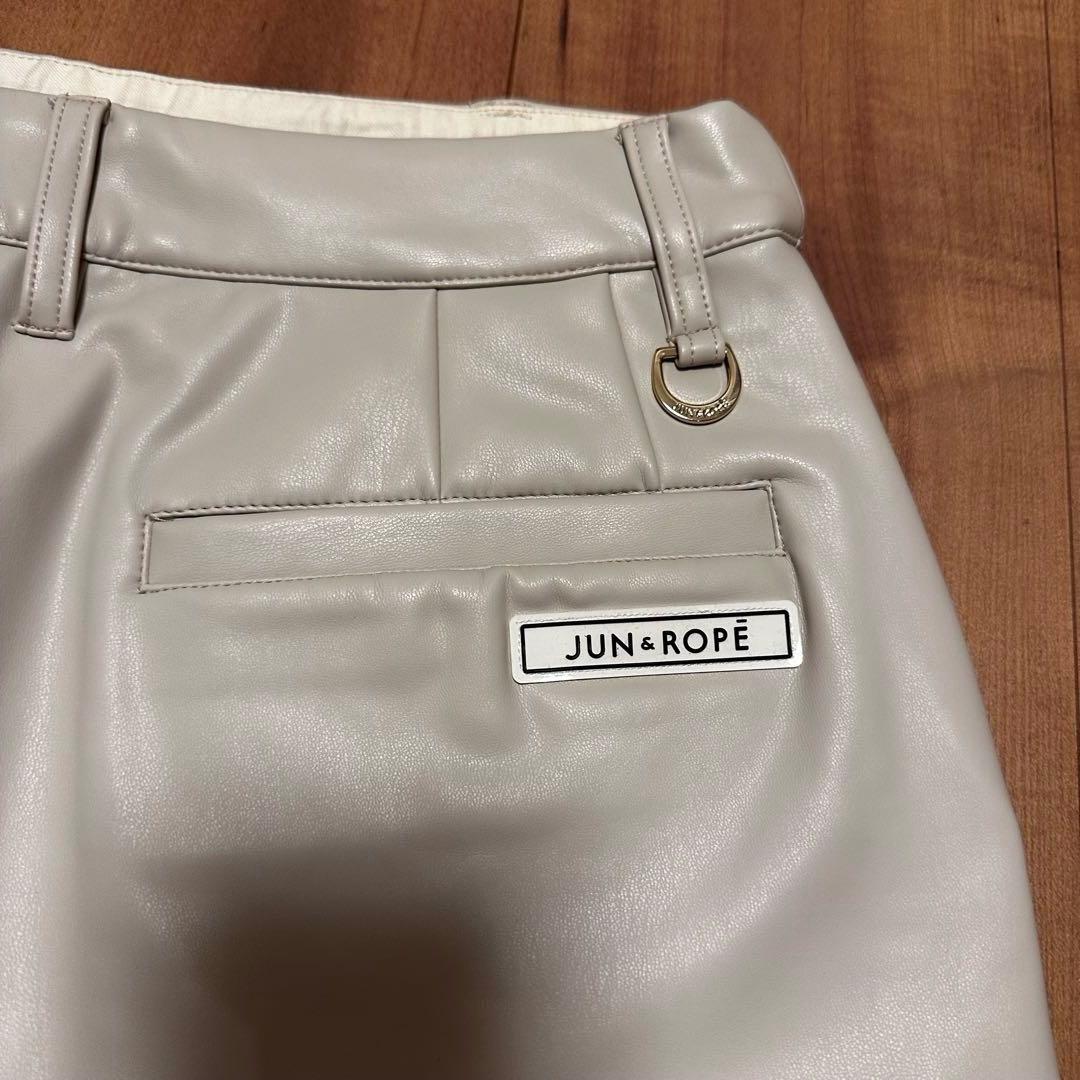 フェイクレザー　プリーツ　スカート　新品　サイズM ベージュ　ストレッチ　秋冬