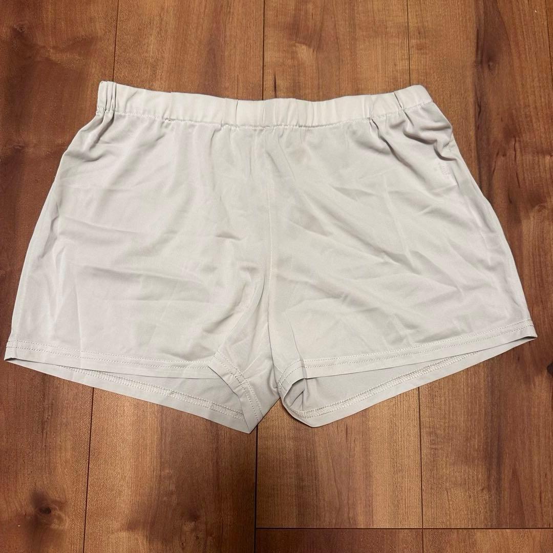 フェイクレザー　プリーツ　スカート　新品　サイズM ベージュ　ストレッチ　秋冬