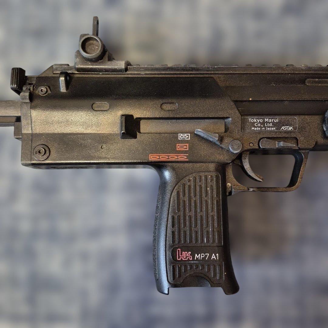 【東京マルイ】MP7A1コンパクト電動ガン バッテリー充電器セット