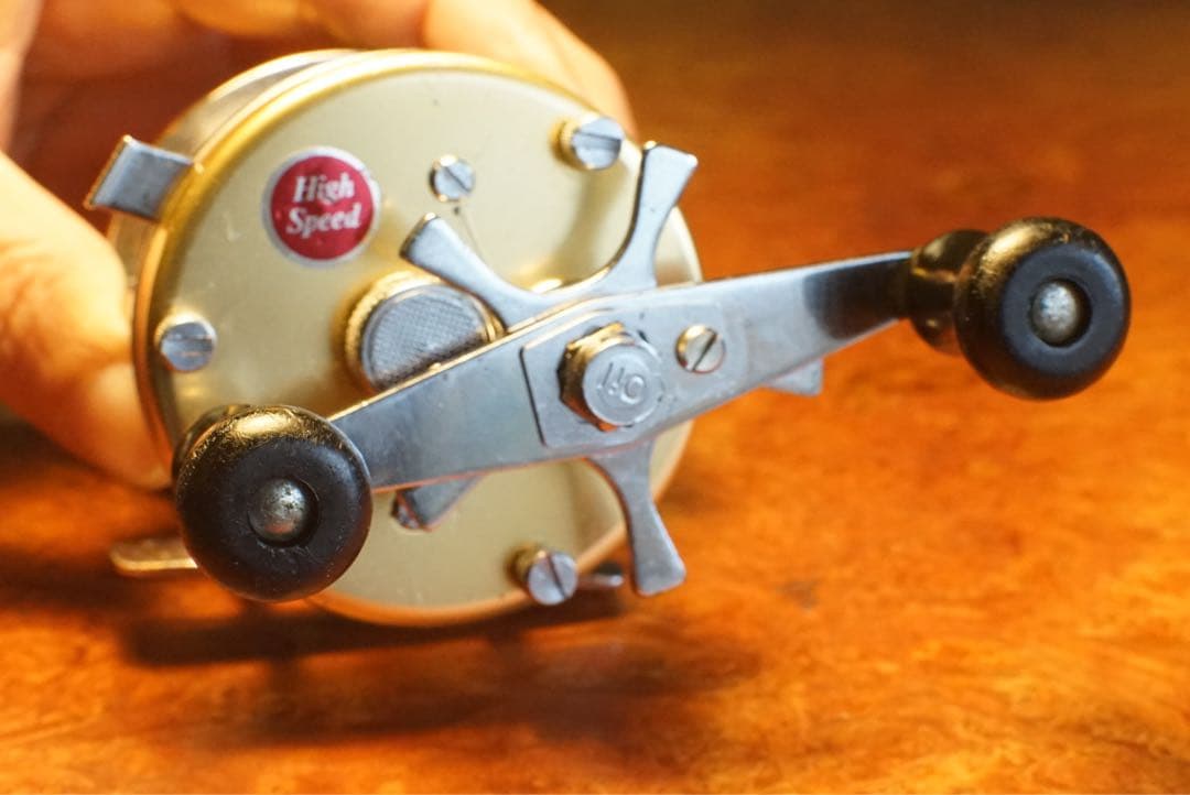 ABU アンバサダー 5500 メンテ済 フレーム修正済 シャンパンゴールド