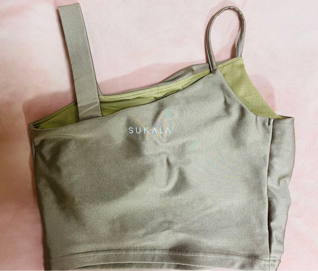 SUKALA シャインストレッチアシンメトリープラトップ Mサイズ