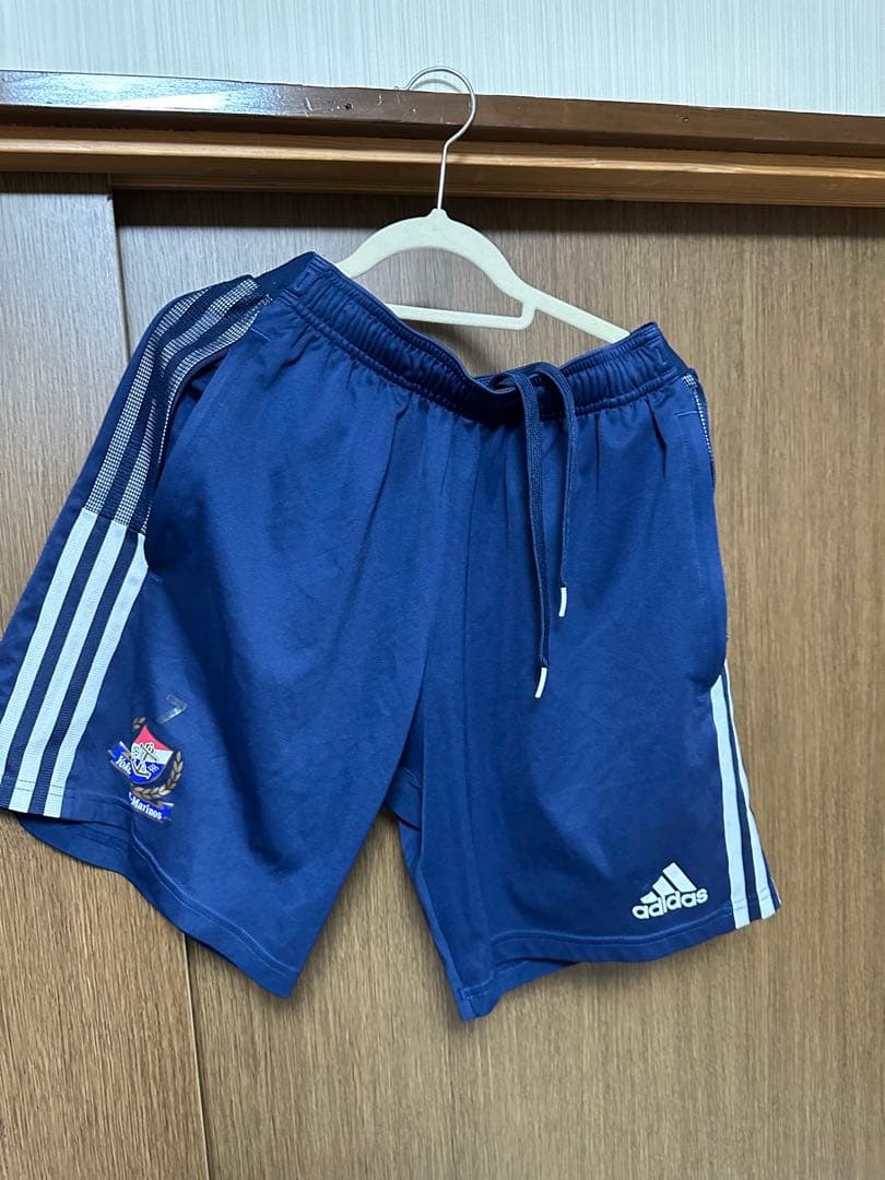adidas 日本代表 ネイビー 長袖シャツ　マリノスの練習着です