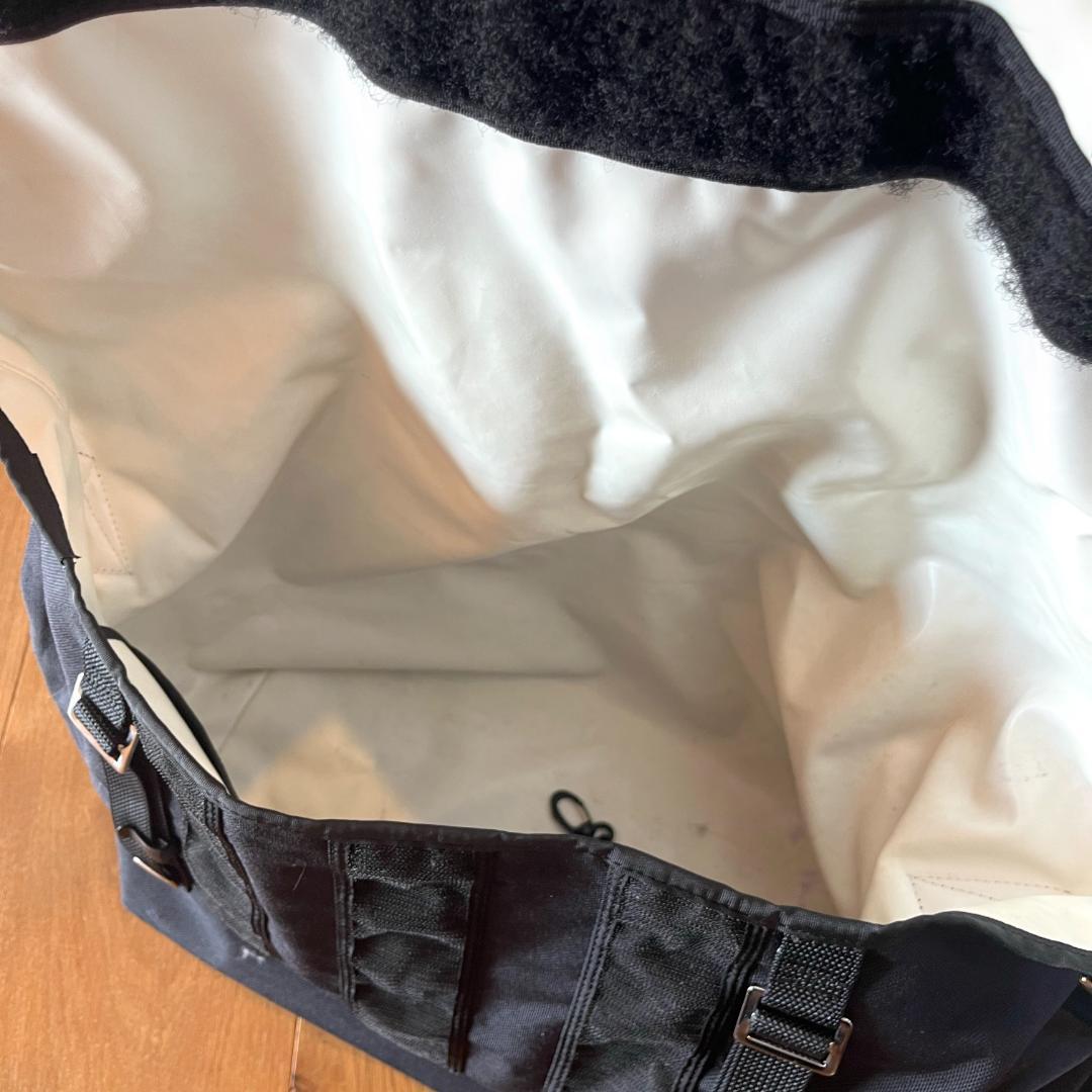 RESISTANT HiSKOOL メッセンジャーバッグ レジスタント ブラック