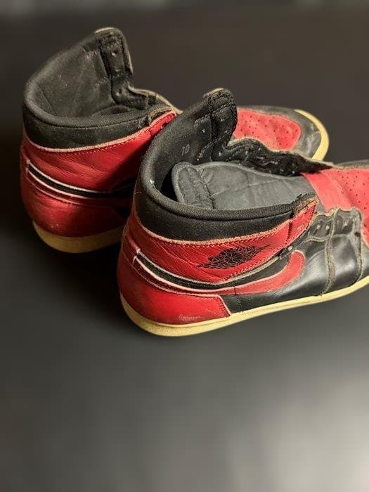 t*b様 Nike Air Jordan 1 赤黒 シューズ