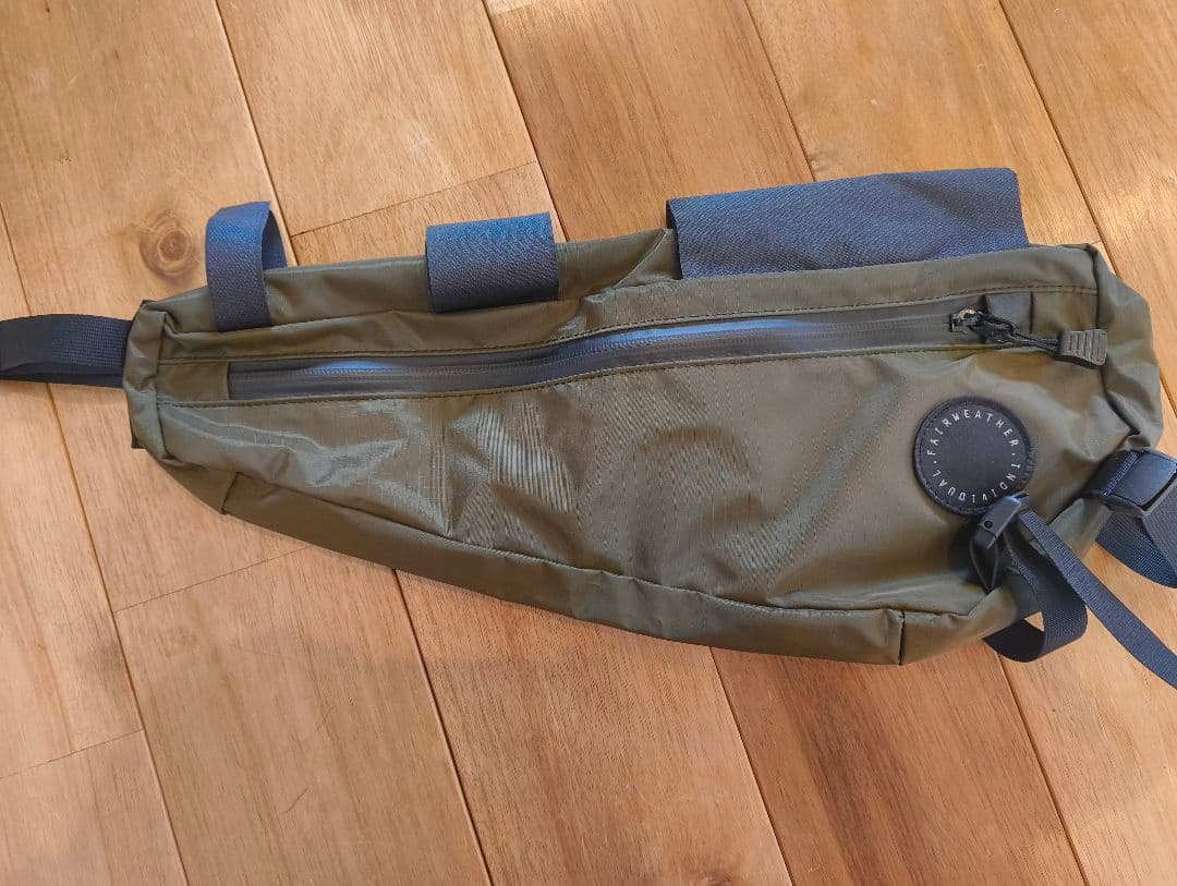 フェアウェザー　FAIRWEATHER half frame bag