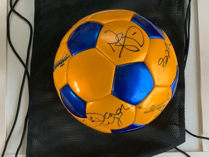 チェルシーがクラブW杯で日本に来日した時の選手のサインボールです！交渉受けます