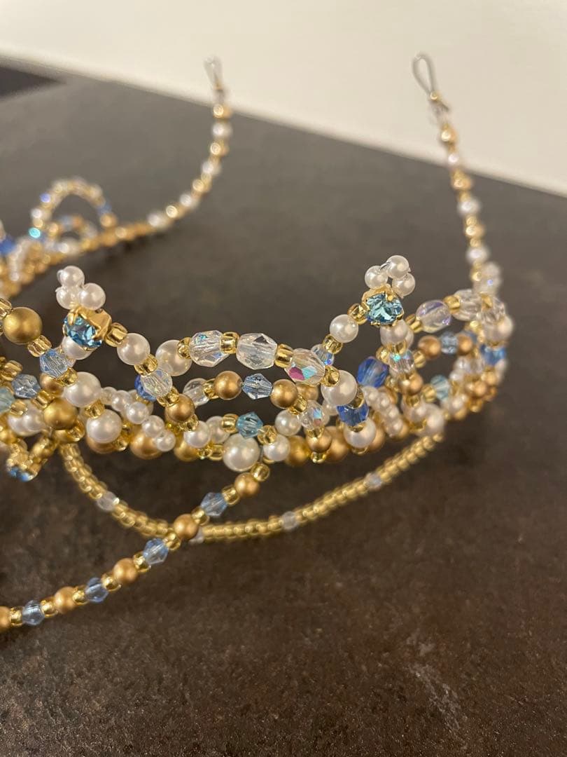 バレエ　ティアラ　前飾り付き　ゴールド　アクアマリン