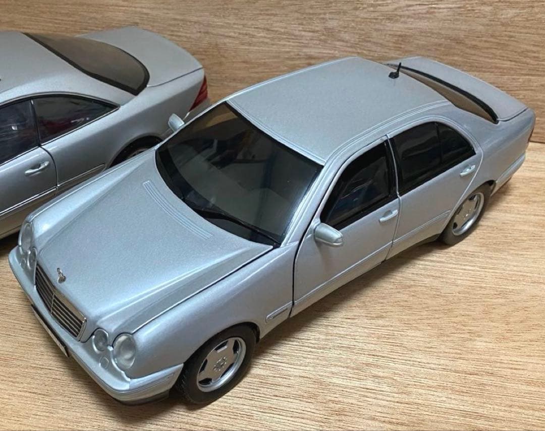 レア！　新品　1/18 ミニカー　メルセデスベンツ　E320 セダン　箱あり