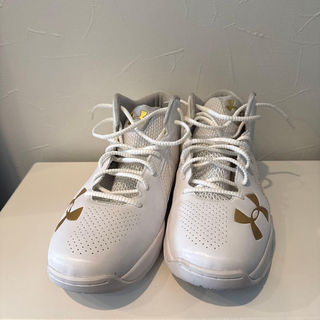 Under Armour バスケットボールシューズ ホワイト/ゴールド