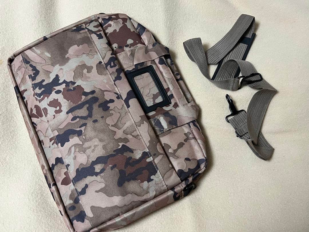 現役最新型中国武装警察21式冬迷彩バッグ ショルダーストラップ付き