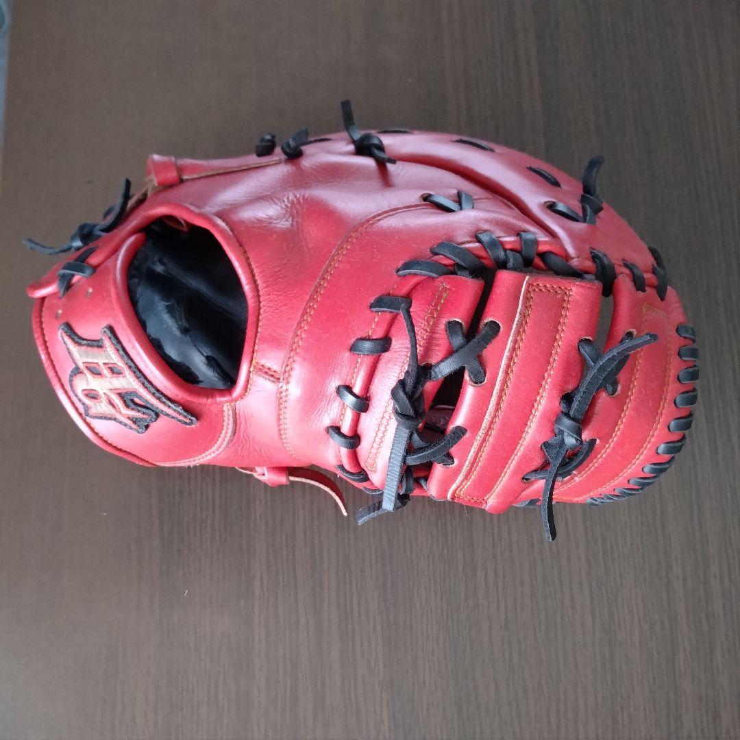 赤い軟式グローブ レザー製