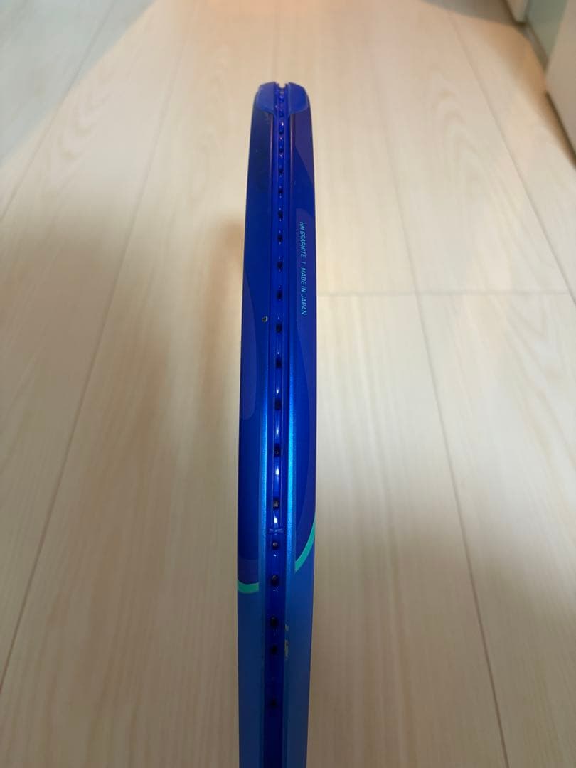 EZONE 100テニスラケット 2025モデル