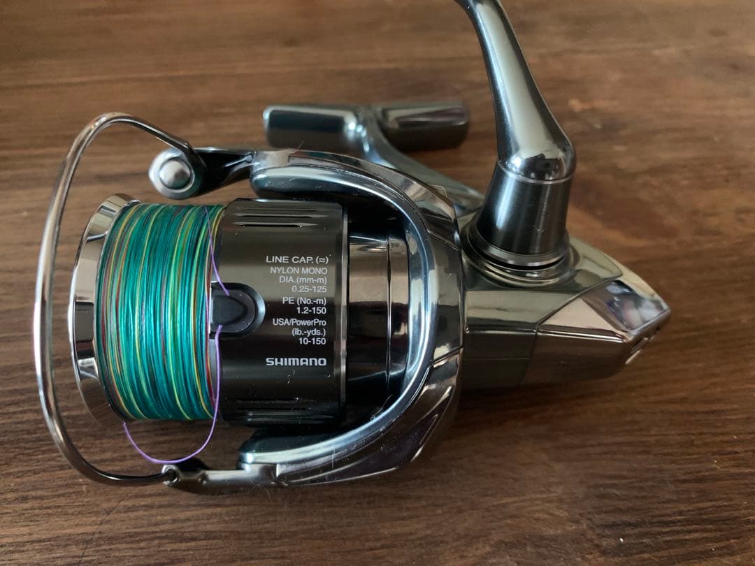 極美品 シマノ　22 ステラ　STELLA C3000MHG スピニングリール