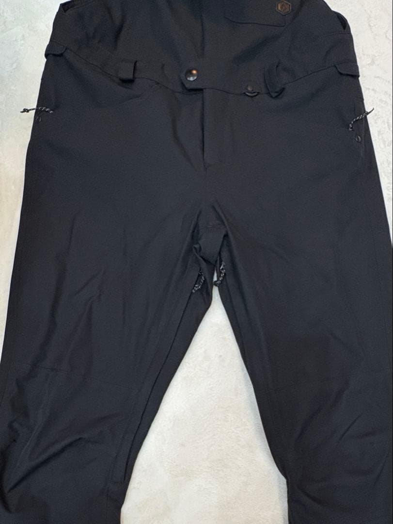 ボルコムvolcom スノボウエア ビブパンツ オーバーオール 黒色 つなぎ M