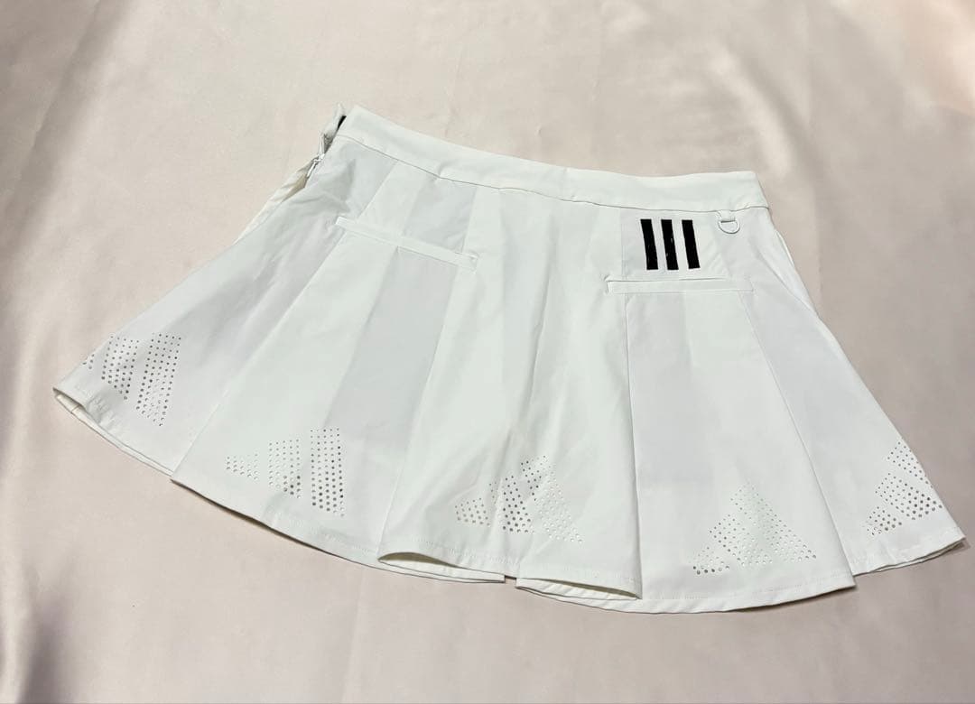新品adidasゴルフ　スリーストライプストラックジャケット　パンチングスカート