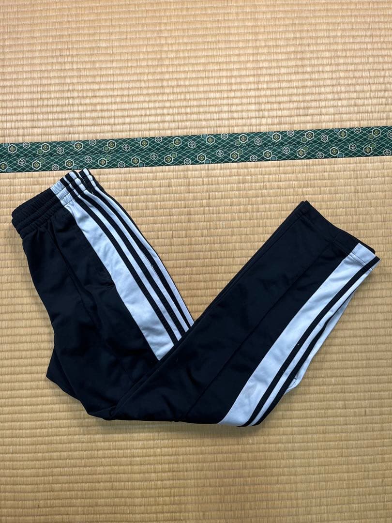 ブラックピンク着用　adidas アディブレイク　トラックパンツ