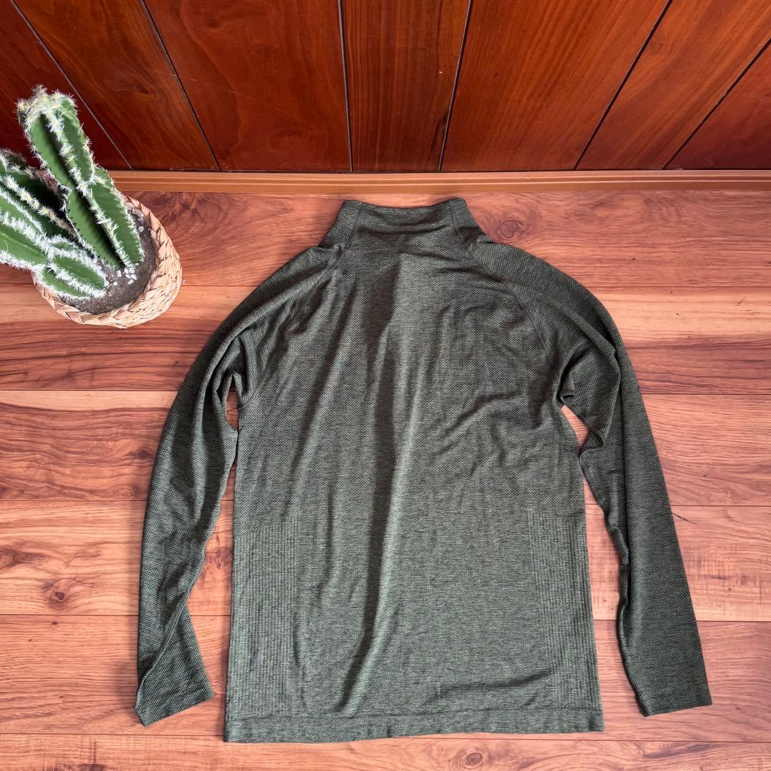 lululemon ルルレモン　ロンT Tシャツ　米国購入　新品　カーキ