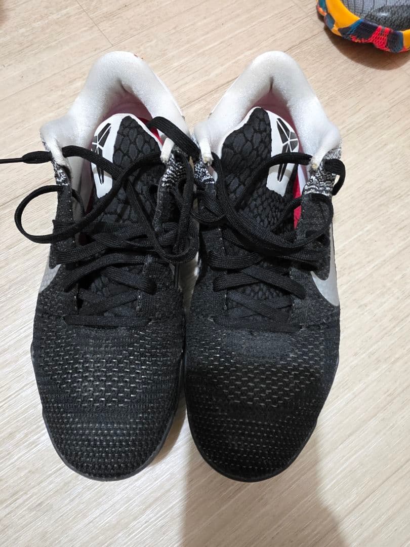 Kobe 11 ブラック/ホワイト シューズ