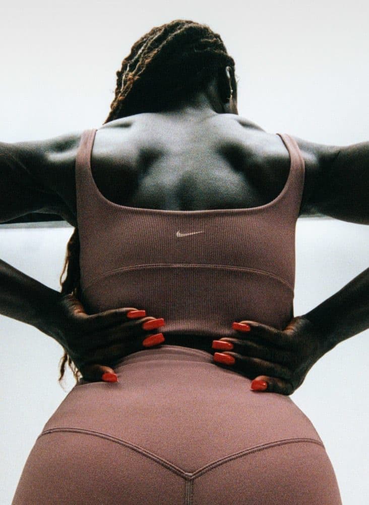 【NIKE】 ライトサポート パッディド ロングライン スポーツブラ
