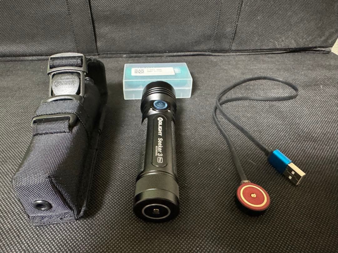 Olight Seeker 3 Pro 懐中電灯　バッテリーおまけ付き