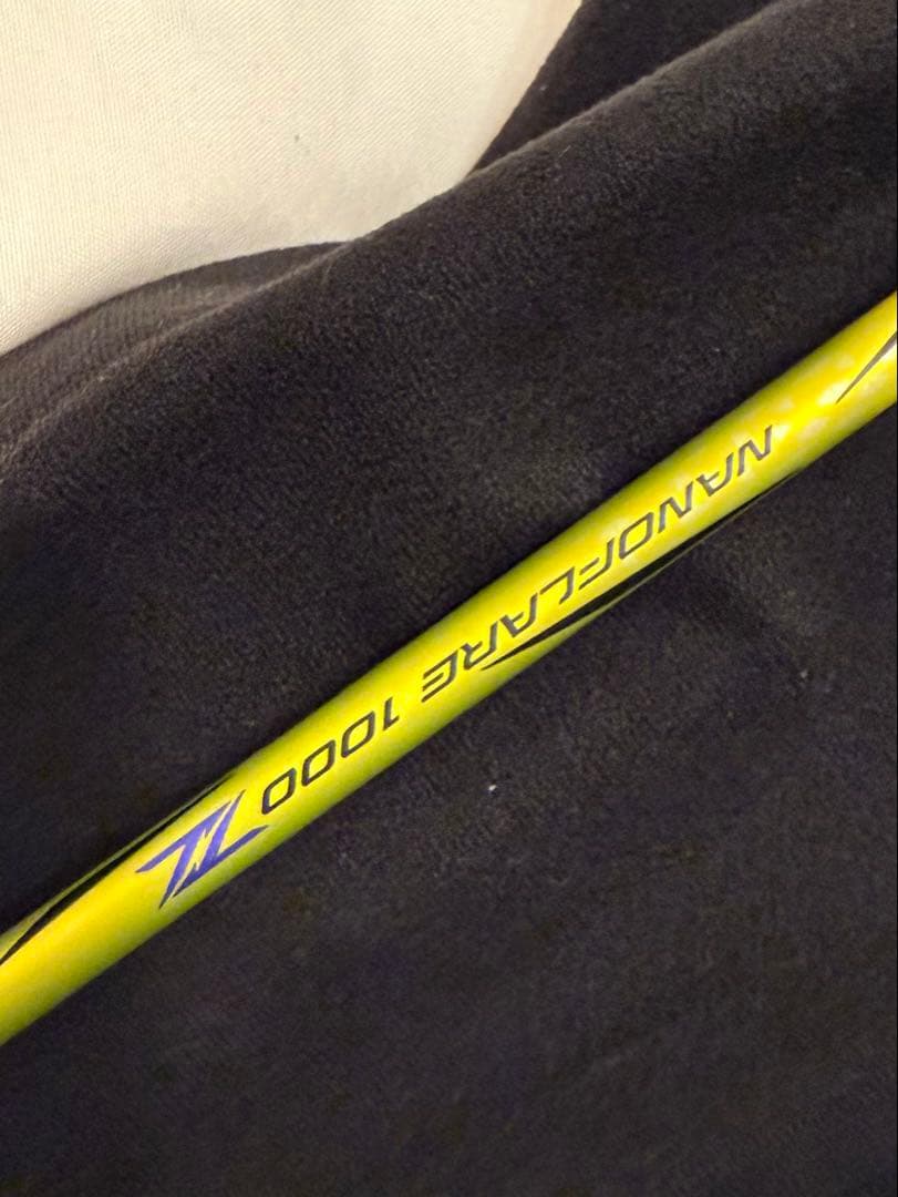 ヨネックス　バドミントンラケット　ナノフレア1000z 4UG6