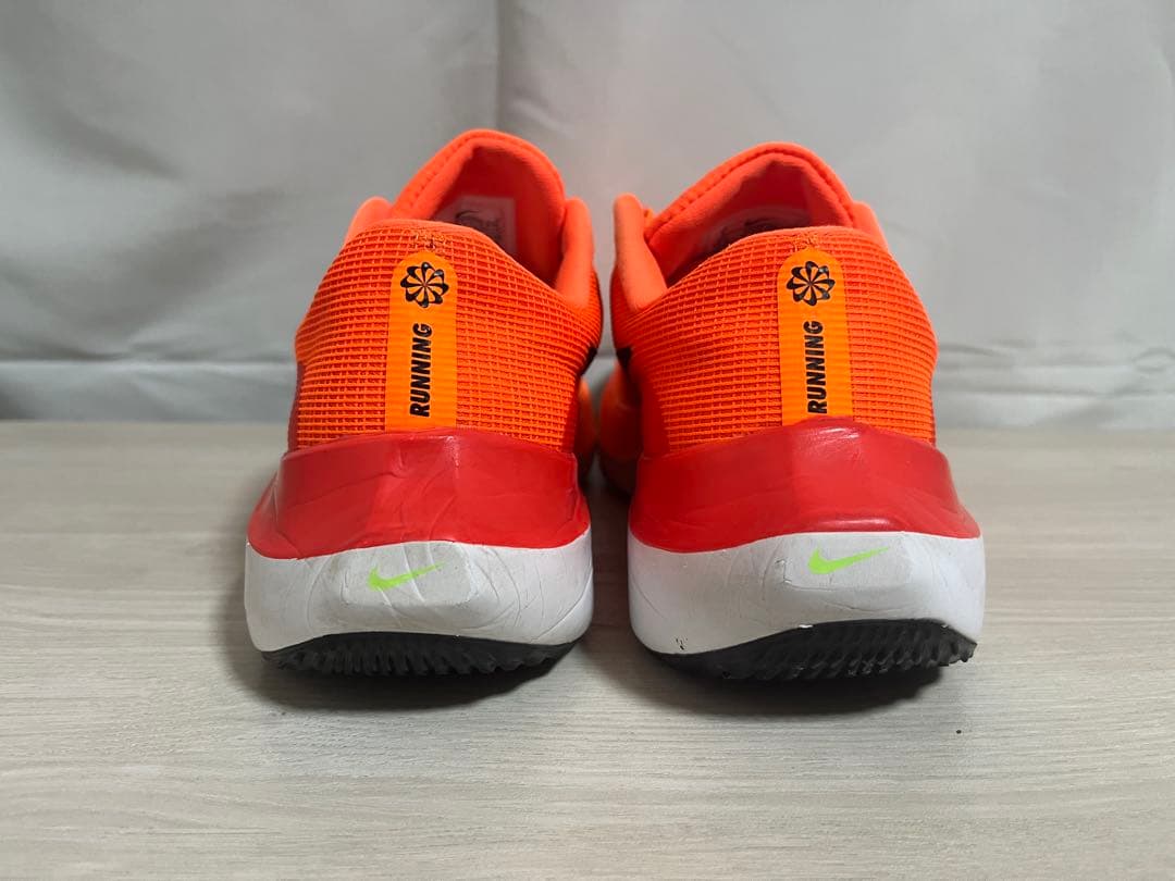 【美品】NIKE ズームフライ5 26cm オレンジ ランニングシューズカーボン