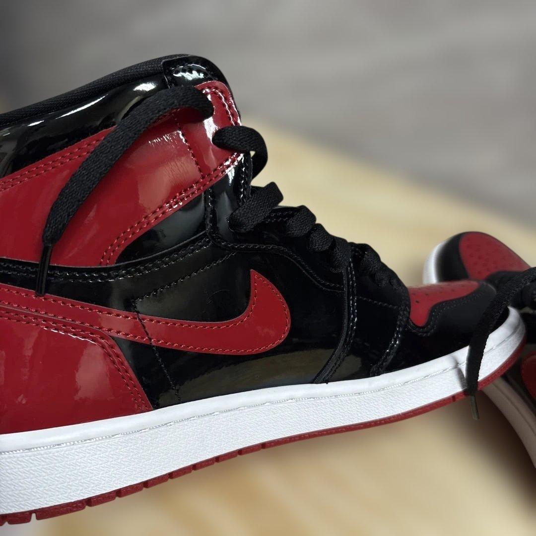 ナイキAir Jordan 1 赤黒 ハイカット