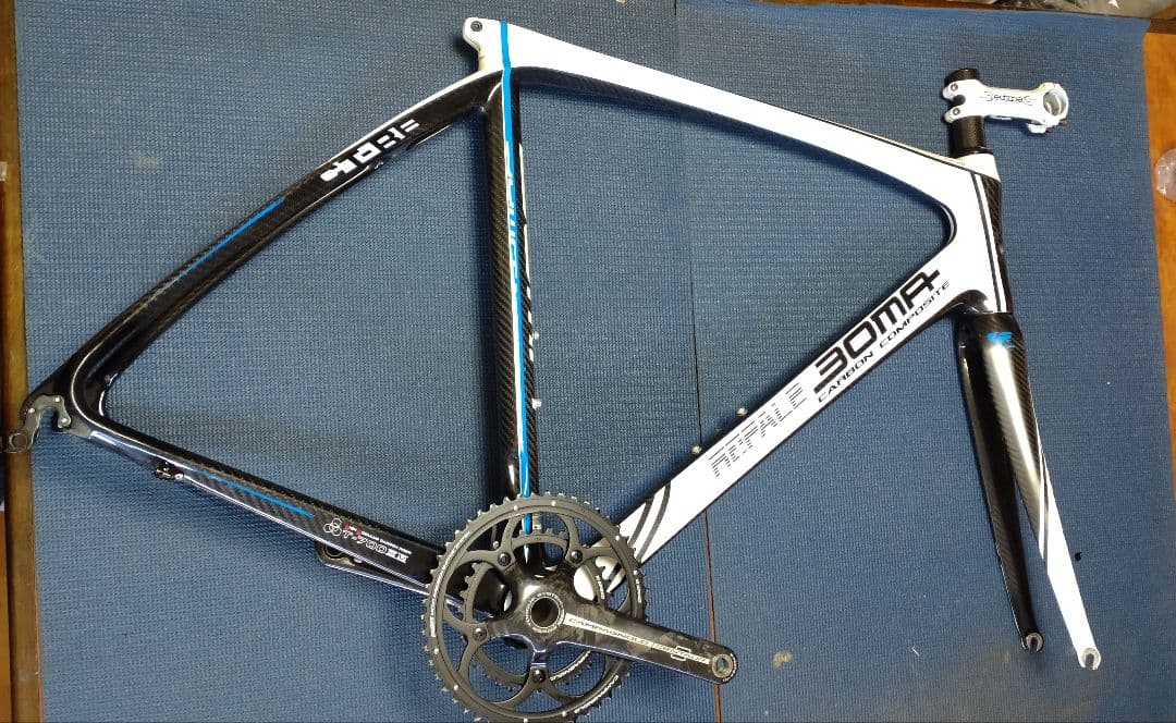 ロードバイクカーボンフレーム、Campagnolo クランクセット