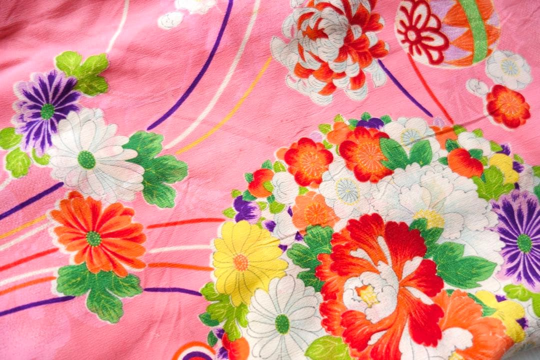 アンティーク子供着物　花薬玉　四つ身　華やか　お正月　七五三　お雛祭りに