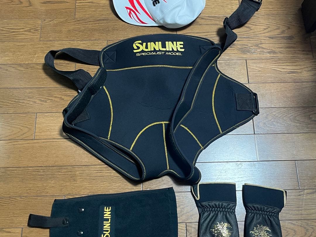 サンライン　キャップ　ヒップガード　グローブ　タオル等