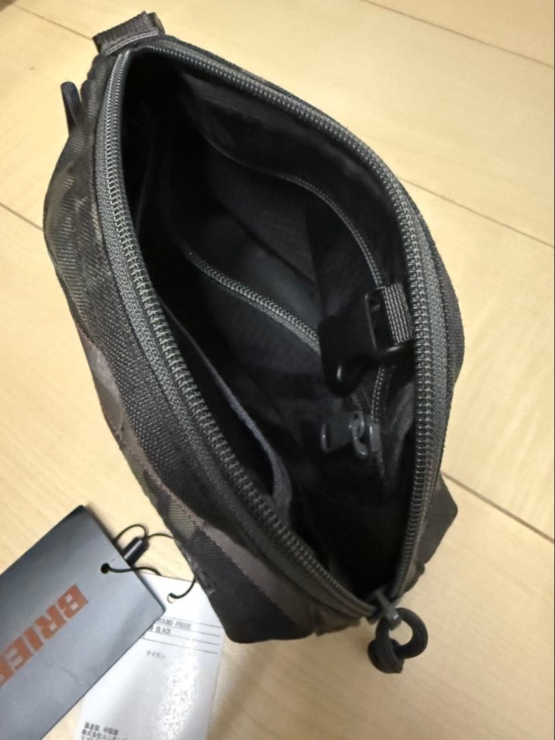 【人気・美品】BRIEFING ラウンドポーチ カモ柄　ゴルフ