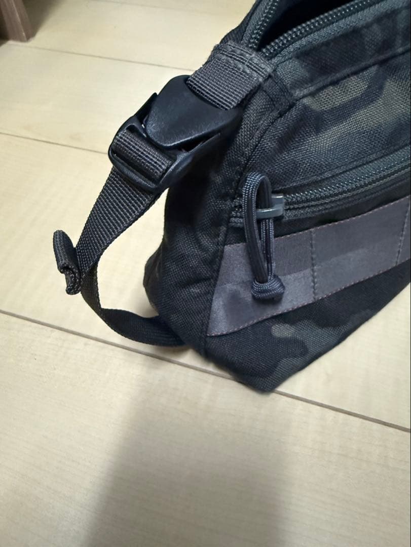 【人気・美品】BRIEFING ラウンドポーチ カモ柄　ゴルフ