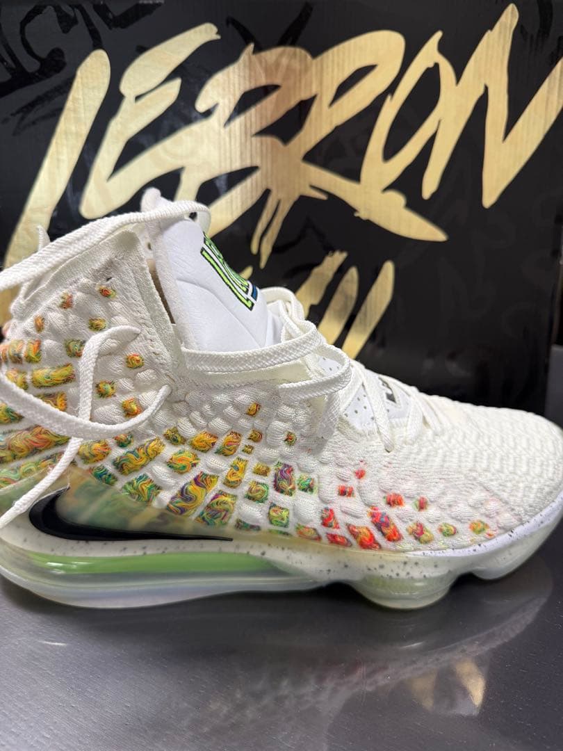 LeBron 18 ホワイト/マルチカラー シューズ