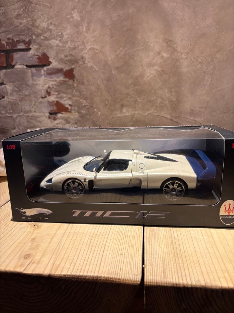 マテルエリート 1/18 マセラティ MC12　ホワイト/ブルー