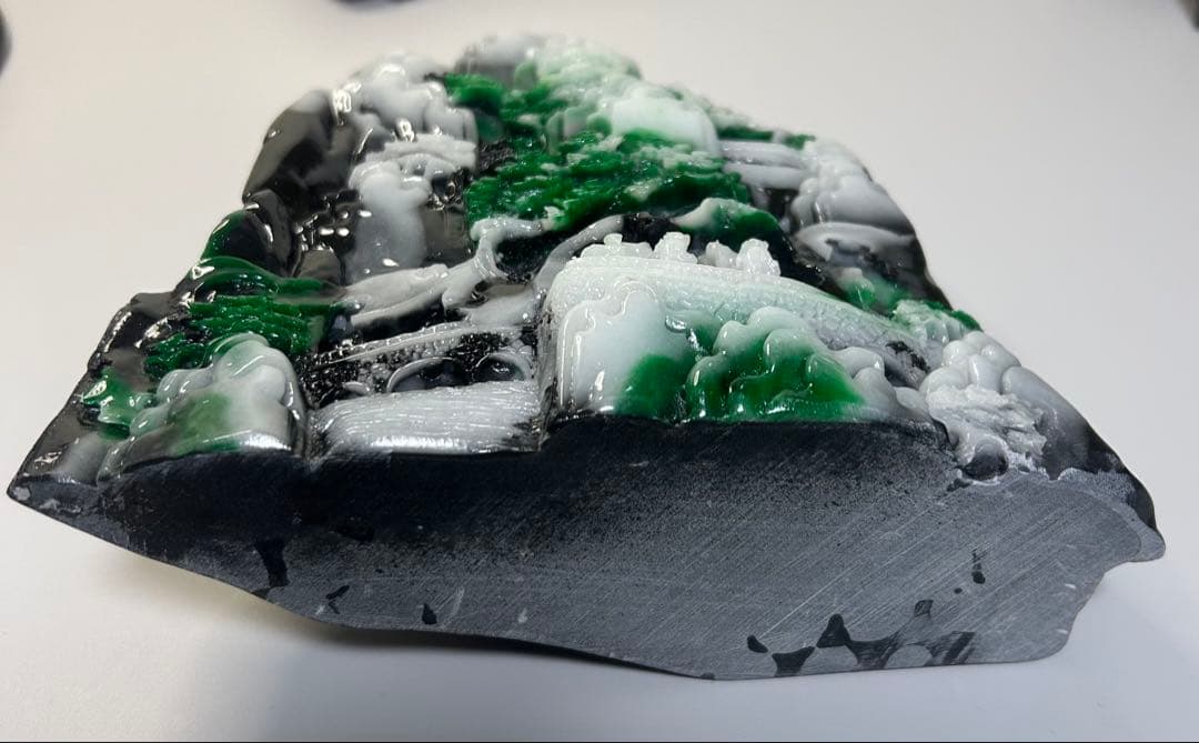 【風水置物】山水彫刻 翡翠調 大型 木製台座付き 山河景観 開運 招財　風水