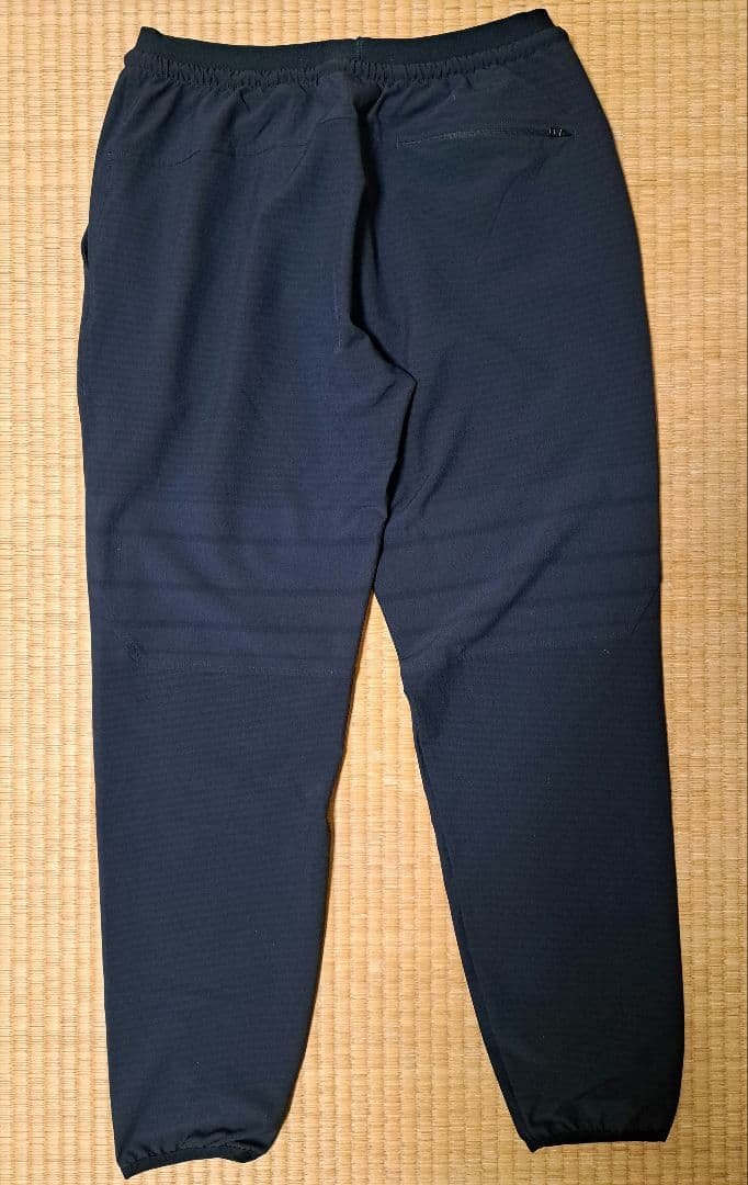 HOKA トレーニングパンツ ブラック