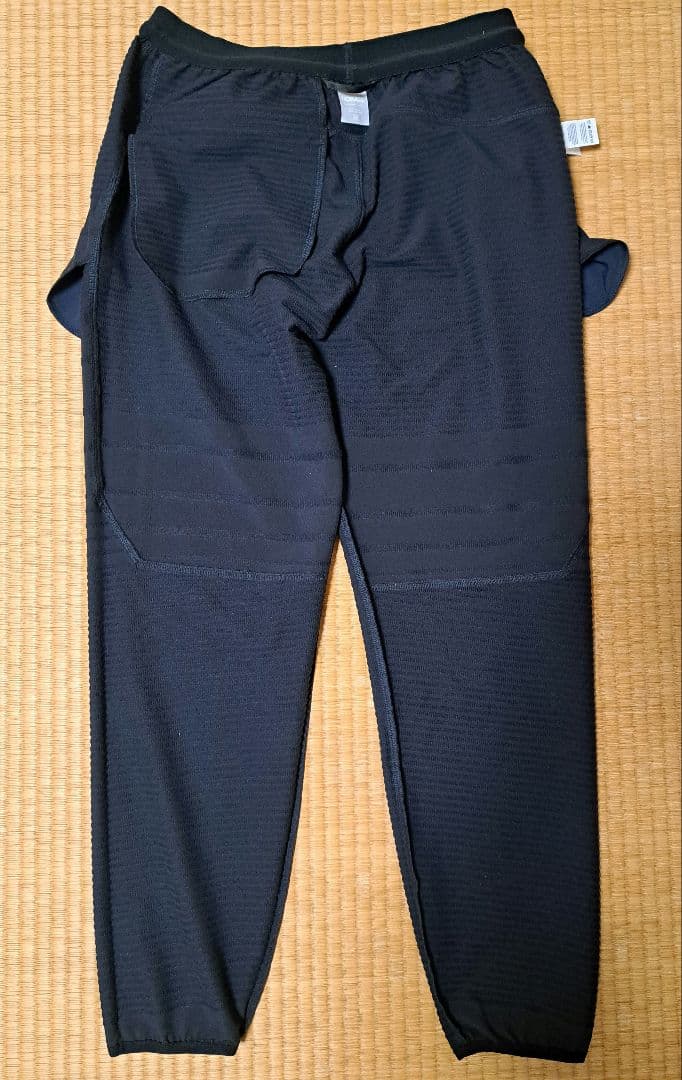 HOKA トレーニングパンツ ブラック