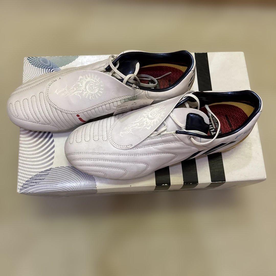 adidas F50 ホワイトサッカーシューズ